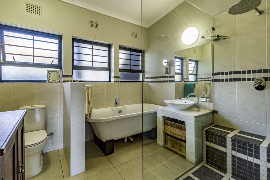 5 Bedroom Property for Sale in Heldervue Western Cape